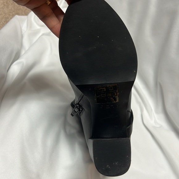 Aldo boots no box only used twice - Picture 2 of 4